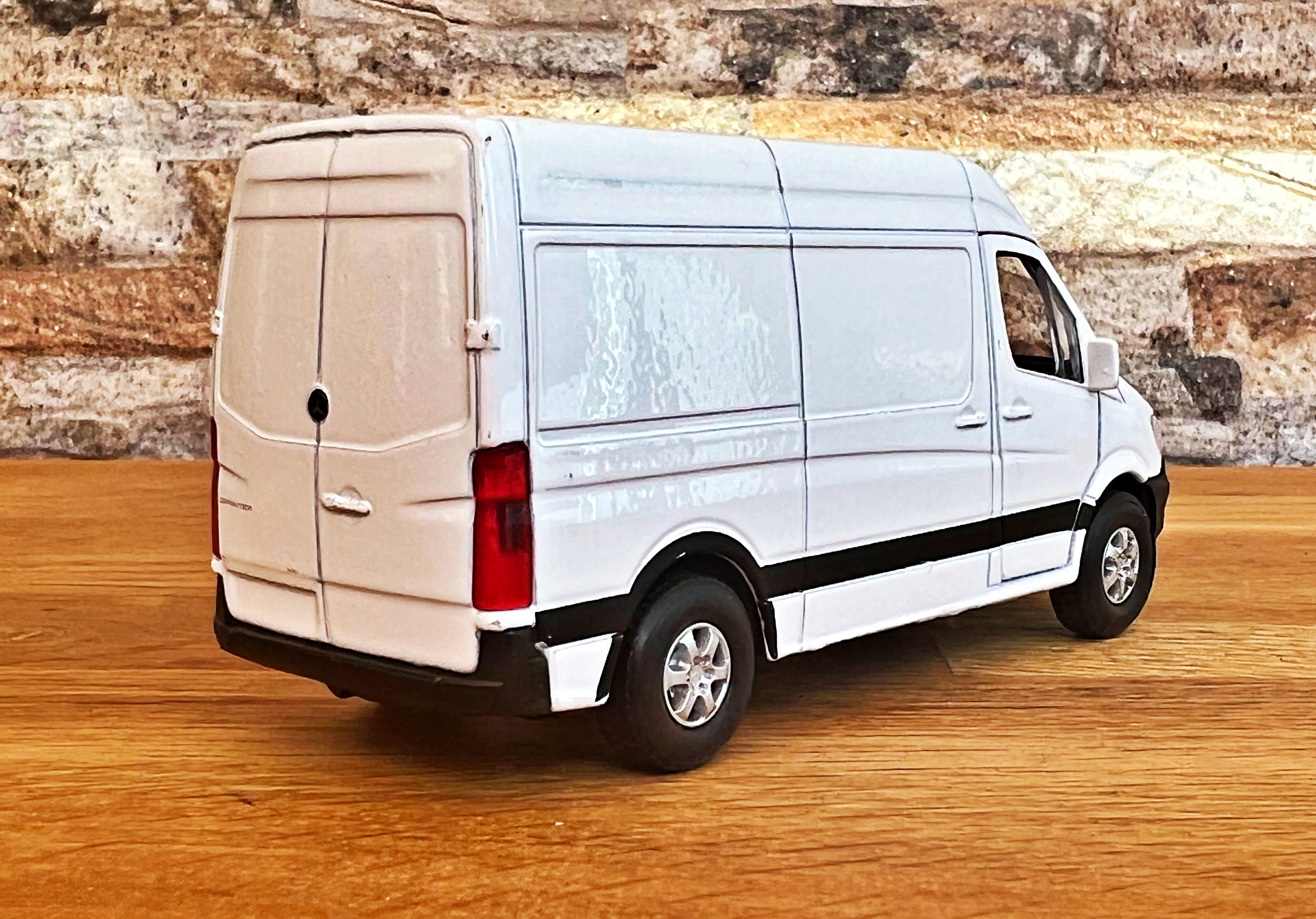 D.A.Y. Republic Mercedes Benz Sprinter Panneau blanc Van à l'échelle 1