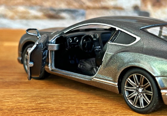 ベントレー コンチネンタルスーパースポーツ 1/18スケール 楽天市場