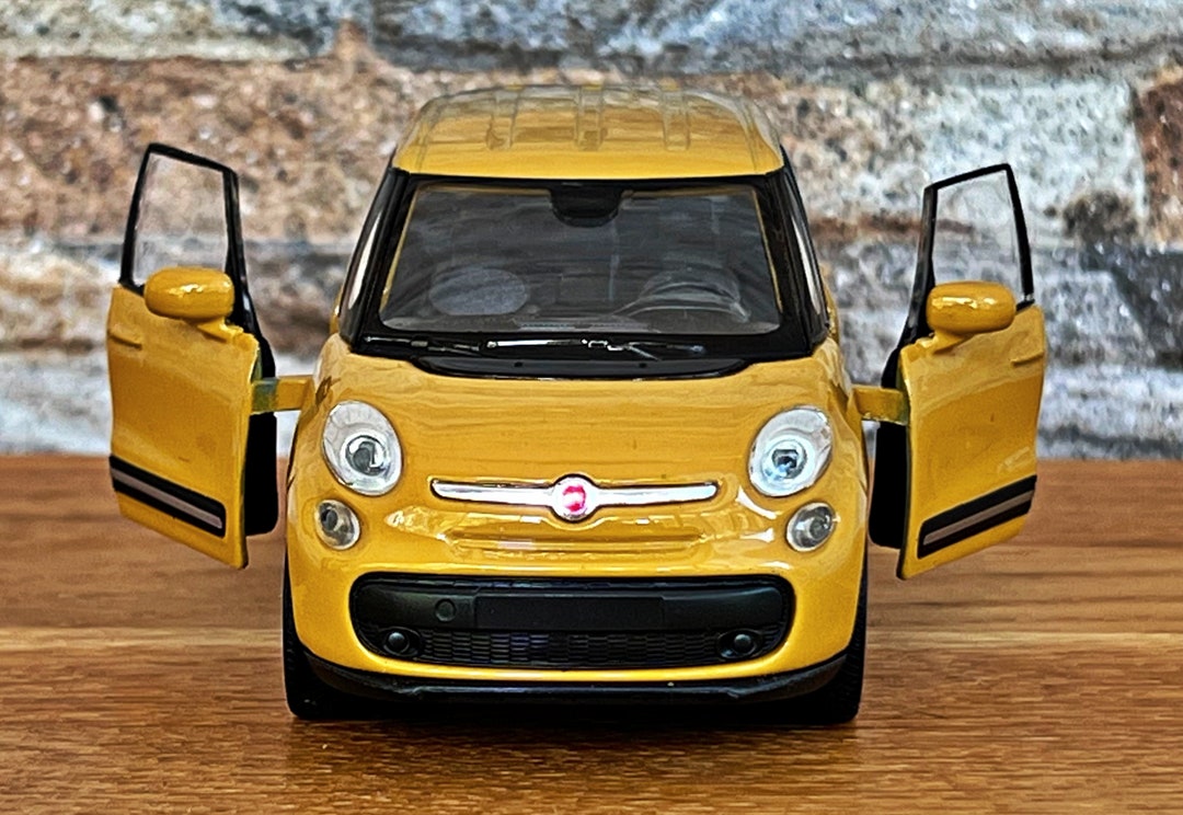 未開封　burago Fiat 500L (1968) 1/18 GOLD 1:18 Welly Fiat 500L 1968 - YouTube