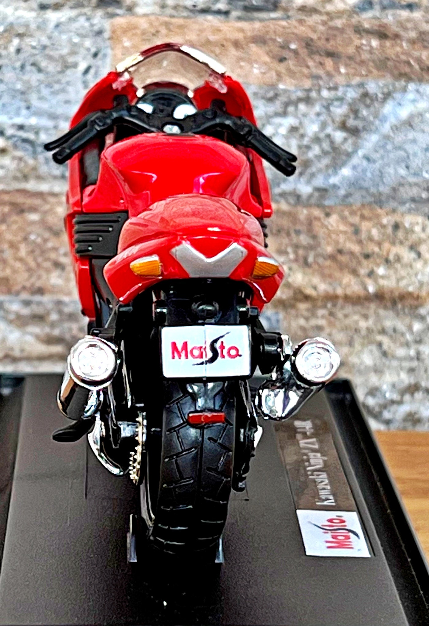 Kawasaki Ninja ZX 14R Diecast Model Motorcycle | 1/18 Scale