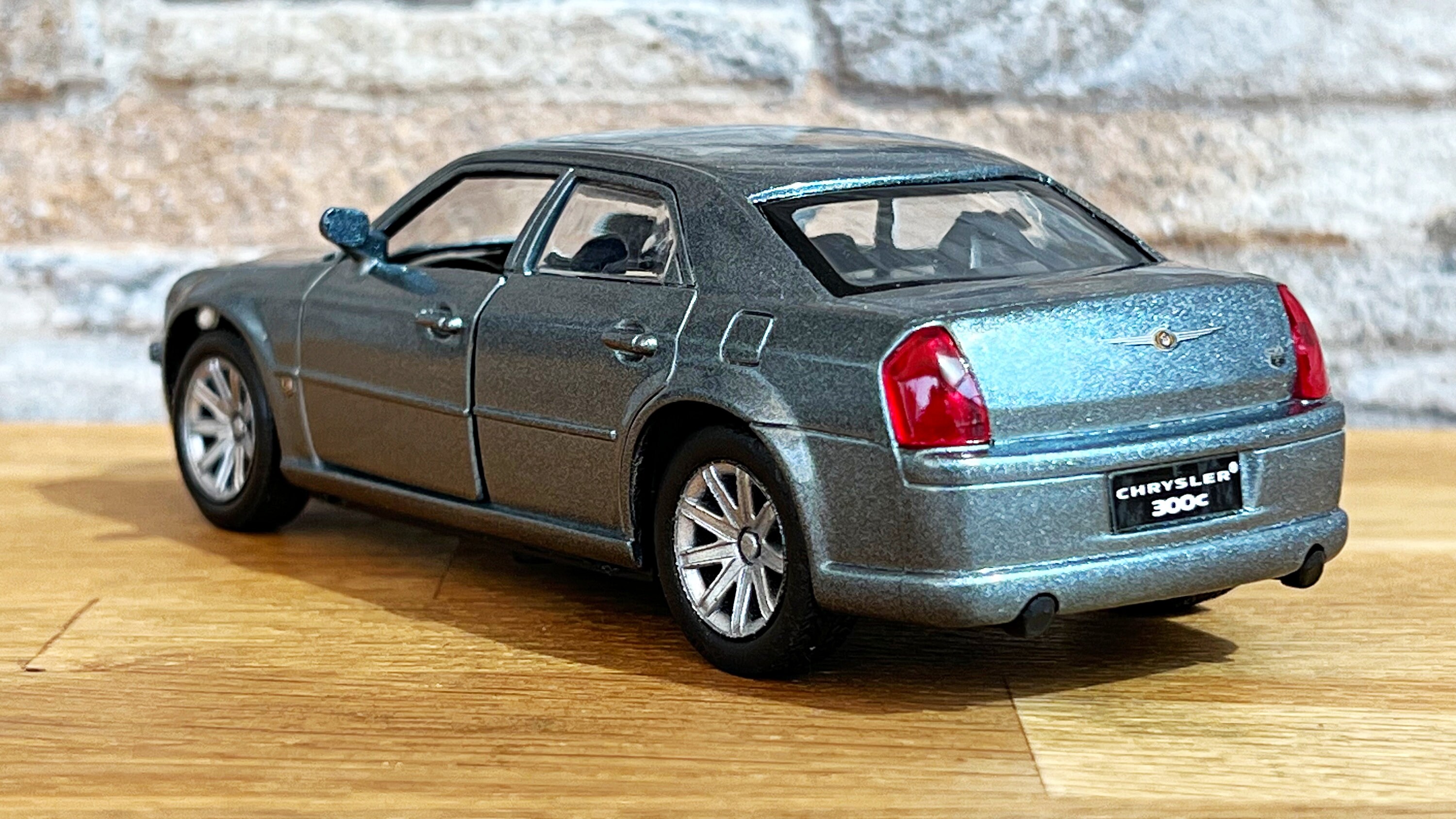 自動車 CHRYSLER 300C HEMI SRT8 1/24 REVELL Revell Pink Chrysler 300c Hemi SRT8 Series 1:24 New Complete