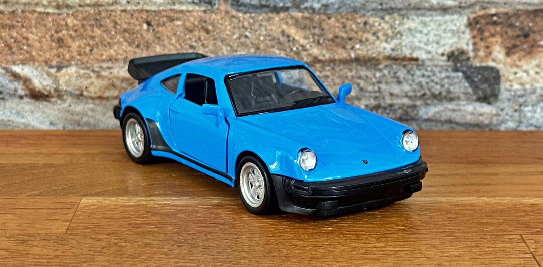 ポルシェ 911 ターボ 3.3 | 1/36スケール モデルカー | ダイキャスト