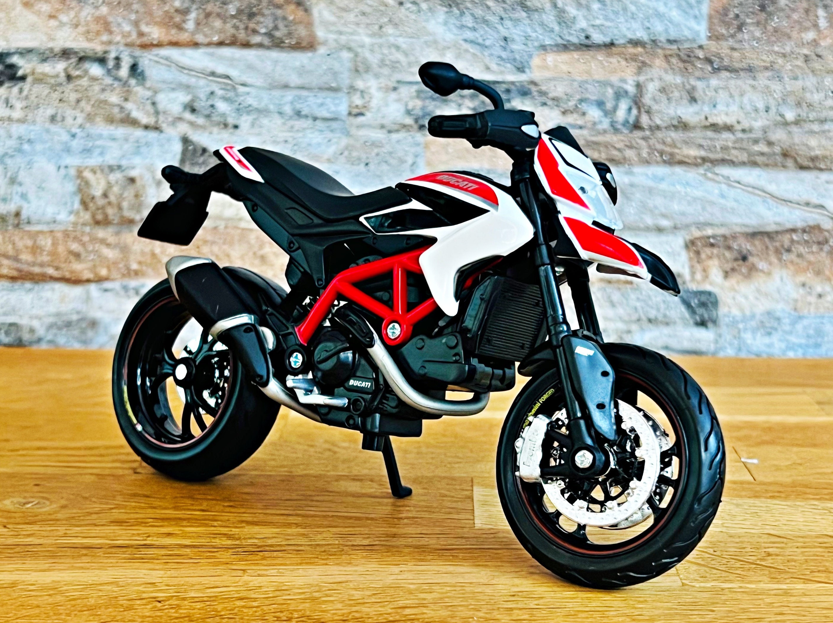 Maisto 1:18 Motorcycle Models Ducati HYPERMOTARD Diecast