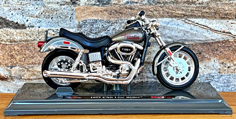 Harley Davidson 1977 FXS Low Rider | Model Motorcycle | 1/18 Die Cast ...