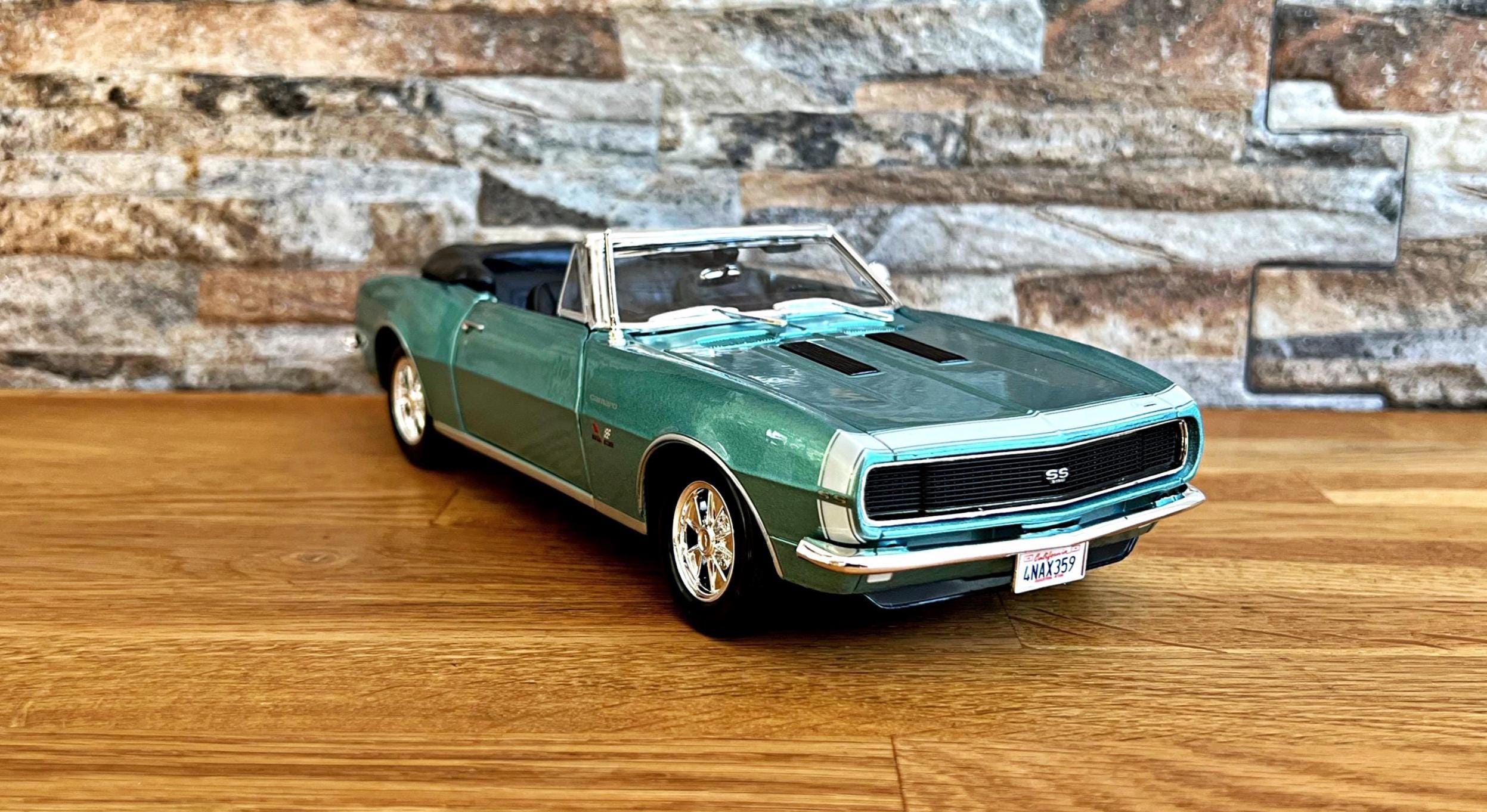 Chevrolet Camaro RS/SS 396 1967 | Vintage Model Car | 1/18 Scale