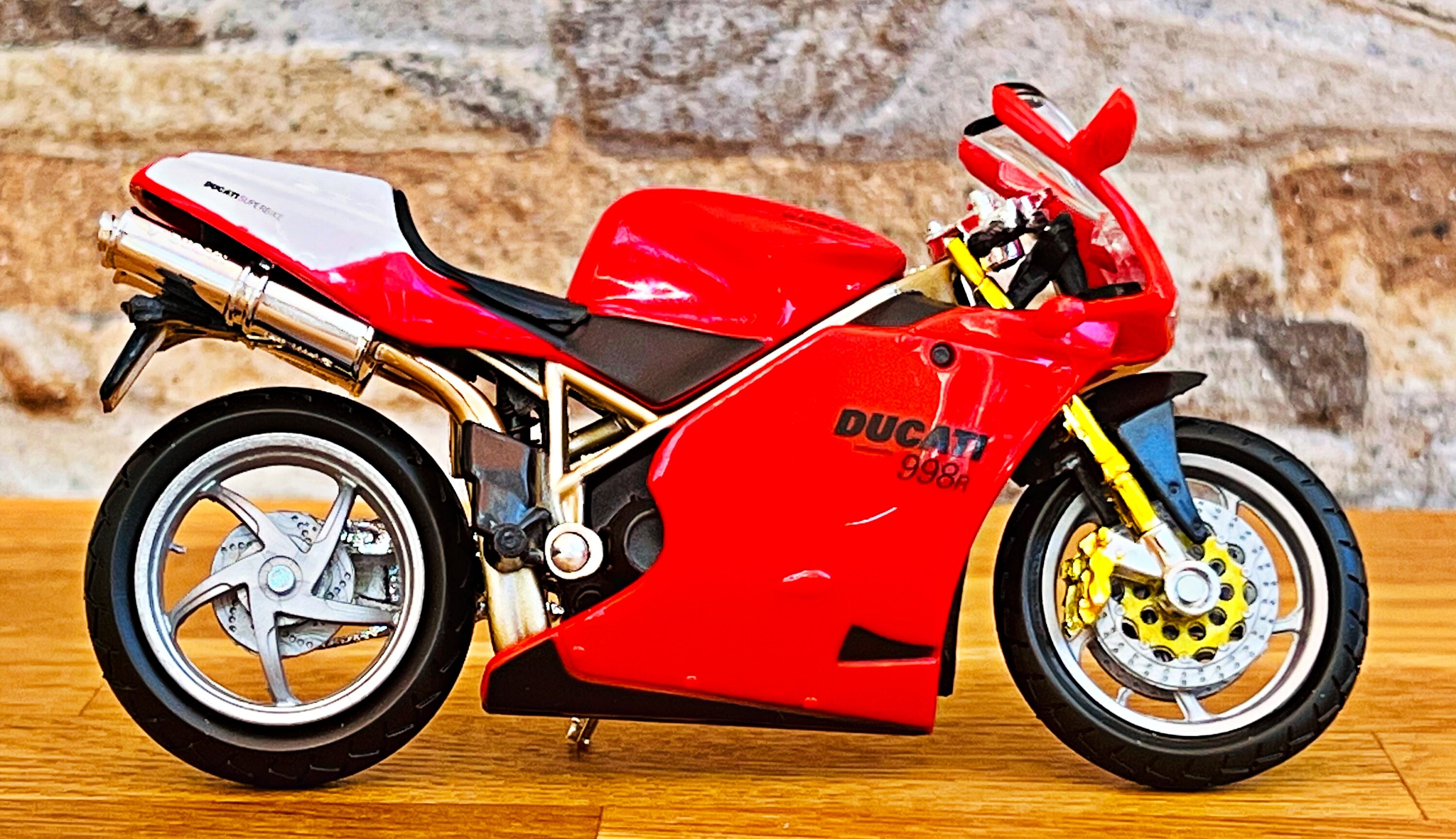 Ducati 998 R Motorcycle, Scale 1/18 Model Motorcycle