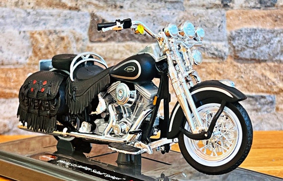 Maisto Harley-Davidson FLSTS Springer 白青 Maisto Harley-Davidson FLSTS Springer 白青 - メルカリ