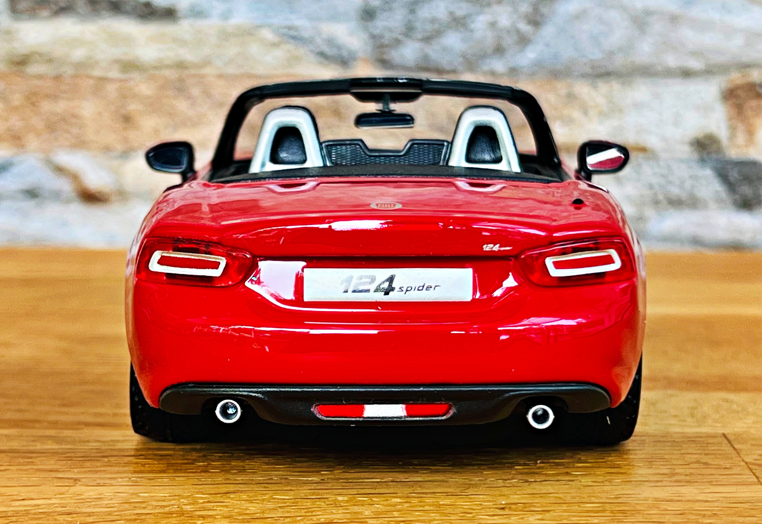 フィアット 124 スパイダー | モデルカー | 1/24スケール ダイキャスト