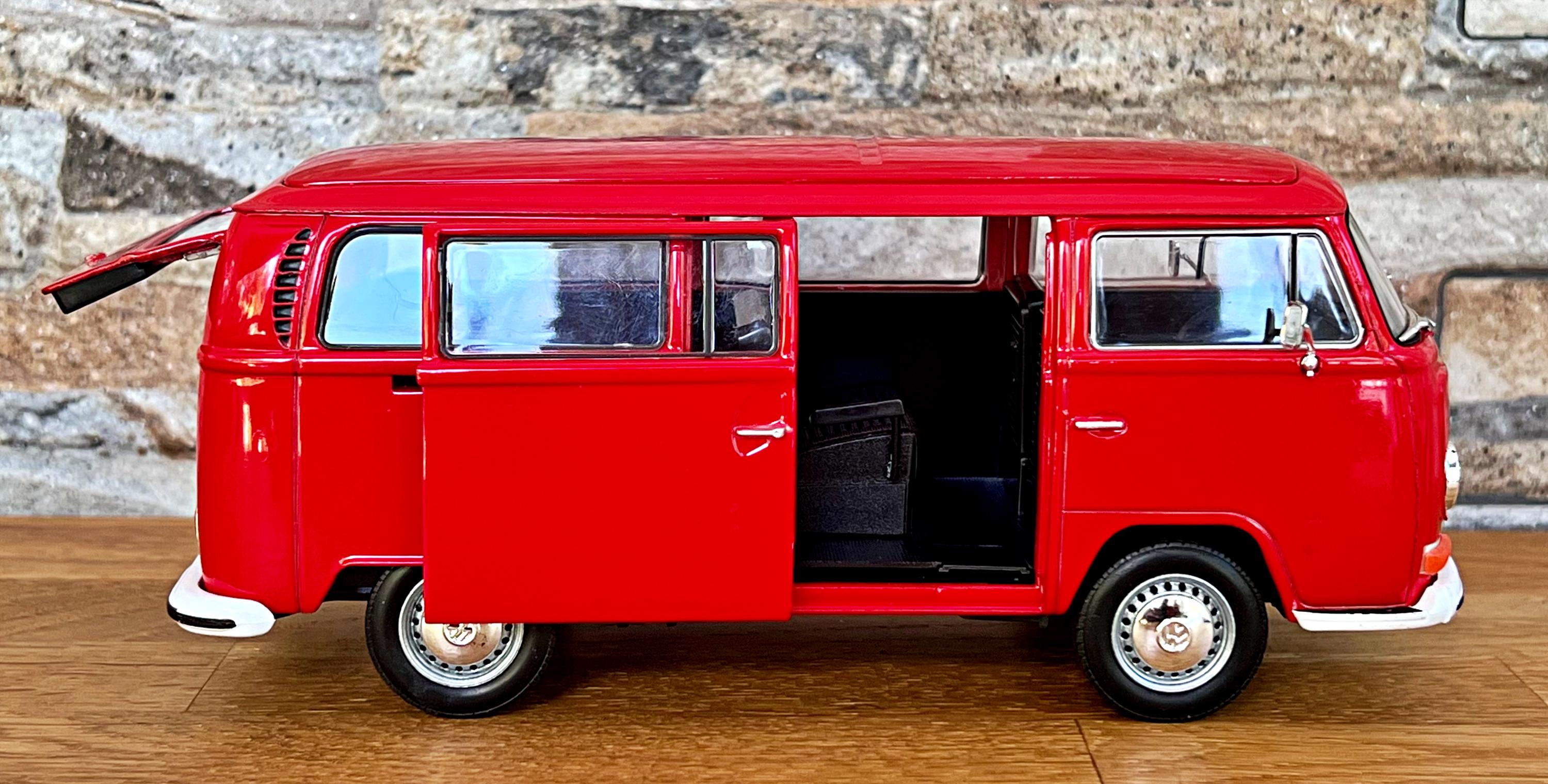 Volkswagen T2 Bus 1972 | Diecast Car | Model Car | 1/24 Scale