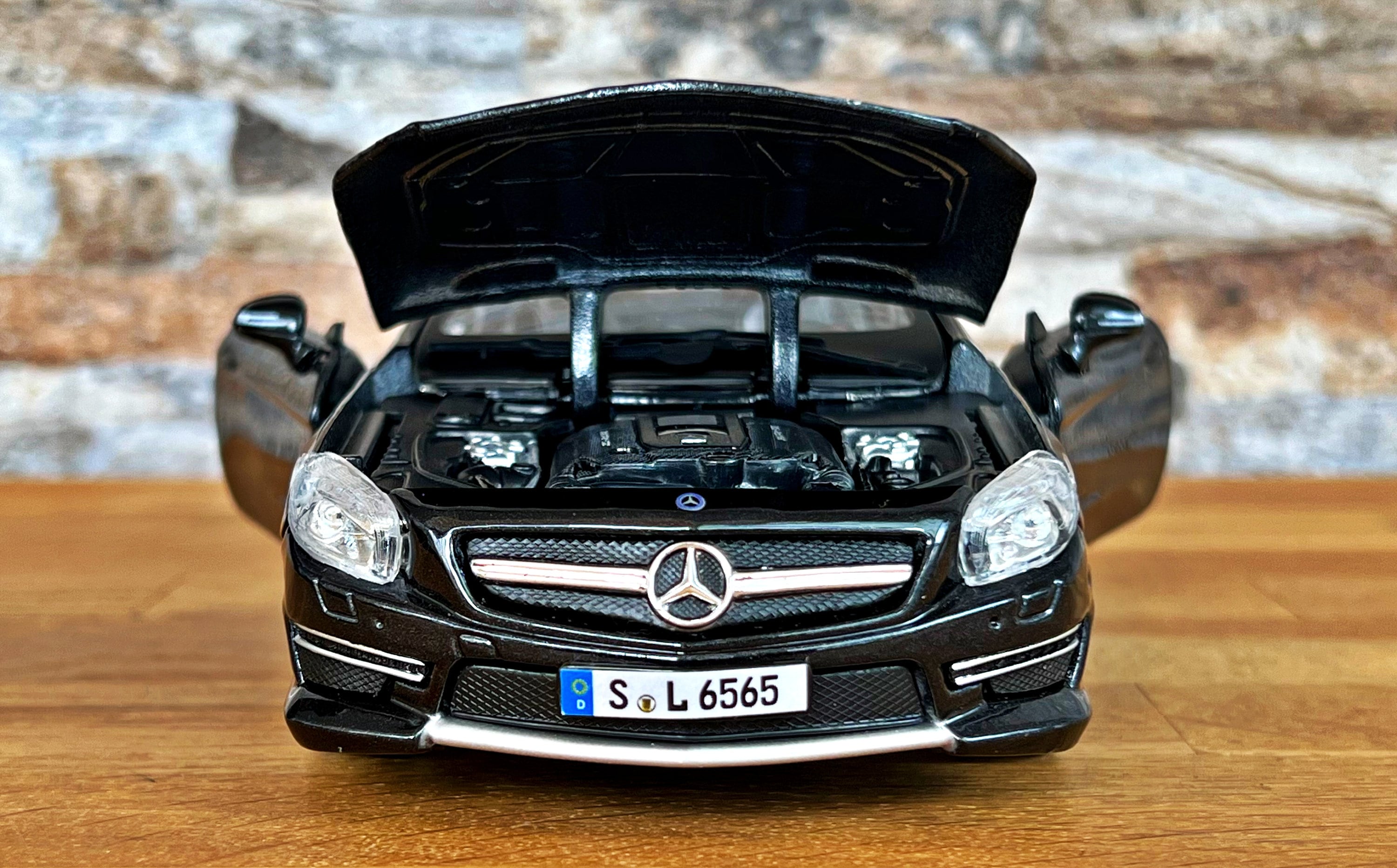 Mercedes Benz SL 65 AMG Hardtop | Model Car | Scale 1/24 Diecast