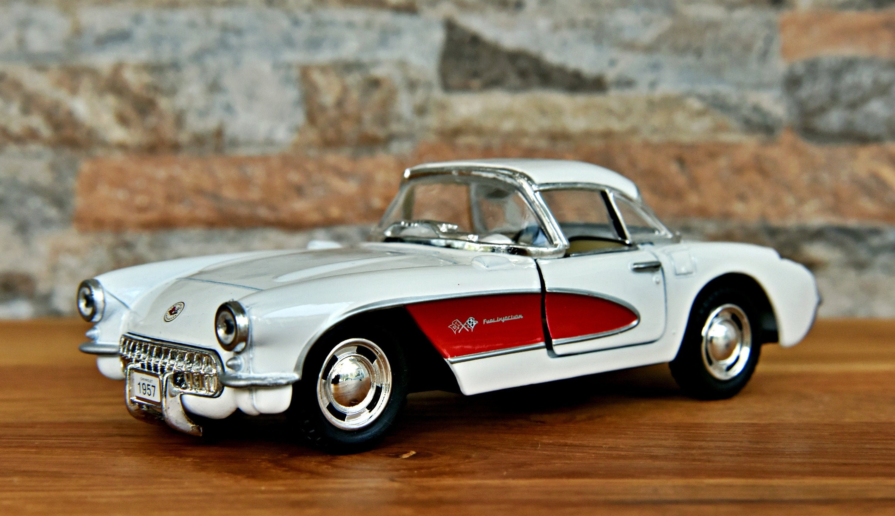 シボレー コルベット 1957、ダイキャスト モデルカー、1/34 スケール