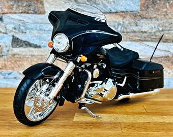 Harley Davidson 2015 Street Glide Scale 1/12 Diecast Model
