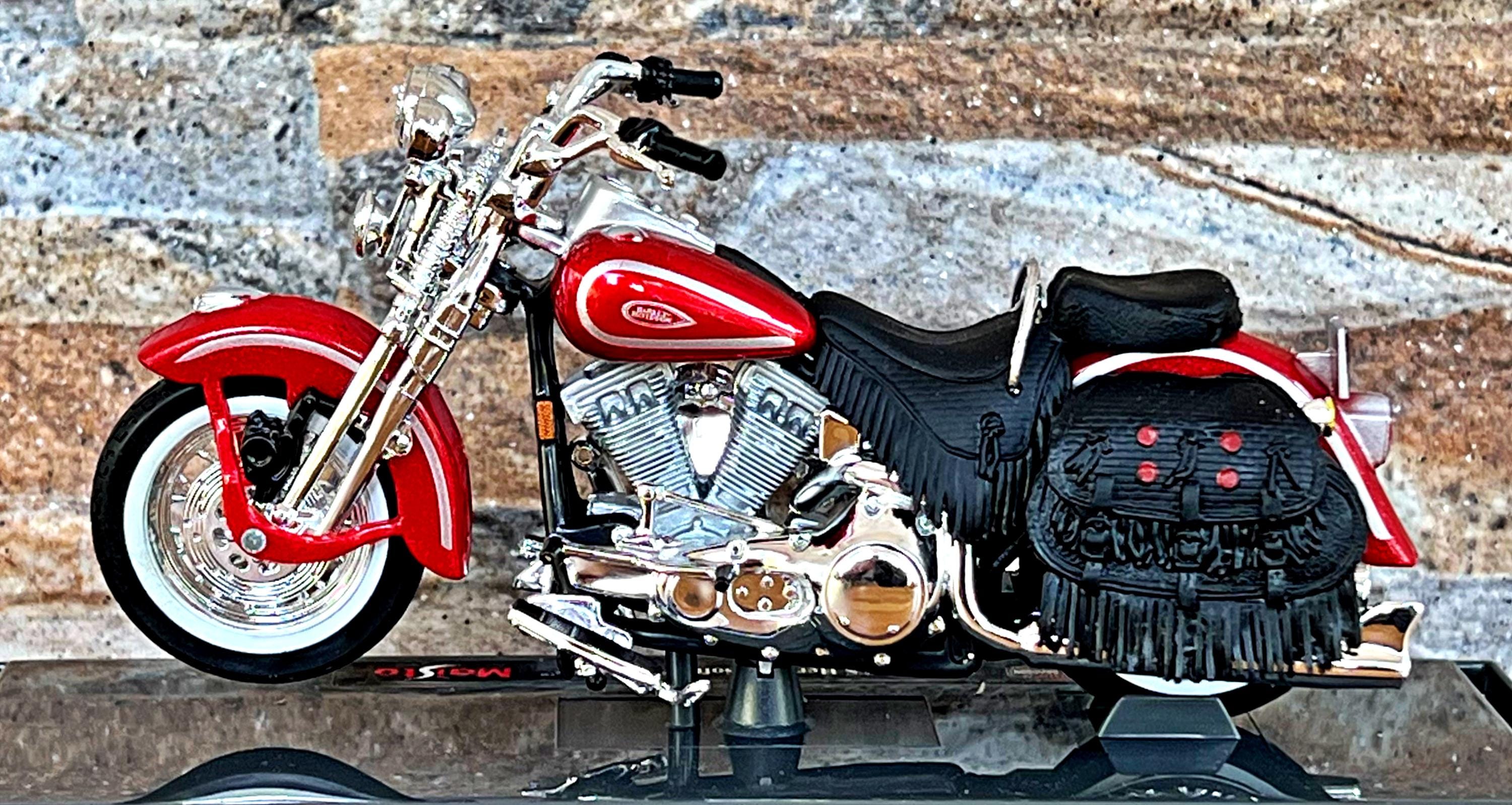 Harley Davidson 1999 FLSTS Heritage Softail Springer, 1/18 Scale