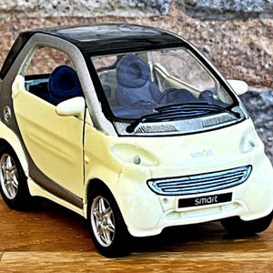 Smart City Coupe, Model car, diecast car, 1:33 scale model car, car model, die cast car, collectible item , Smart
