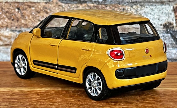 Fiat 500L 2013 | Model Car | Diecast Car | 1/34 Scale Model Car