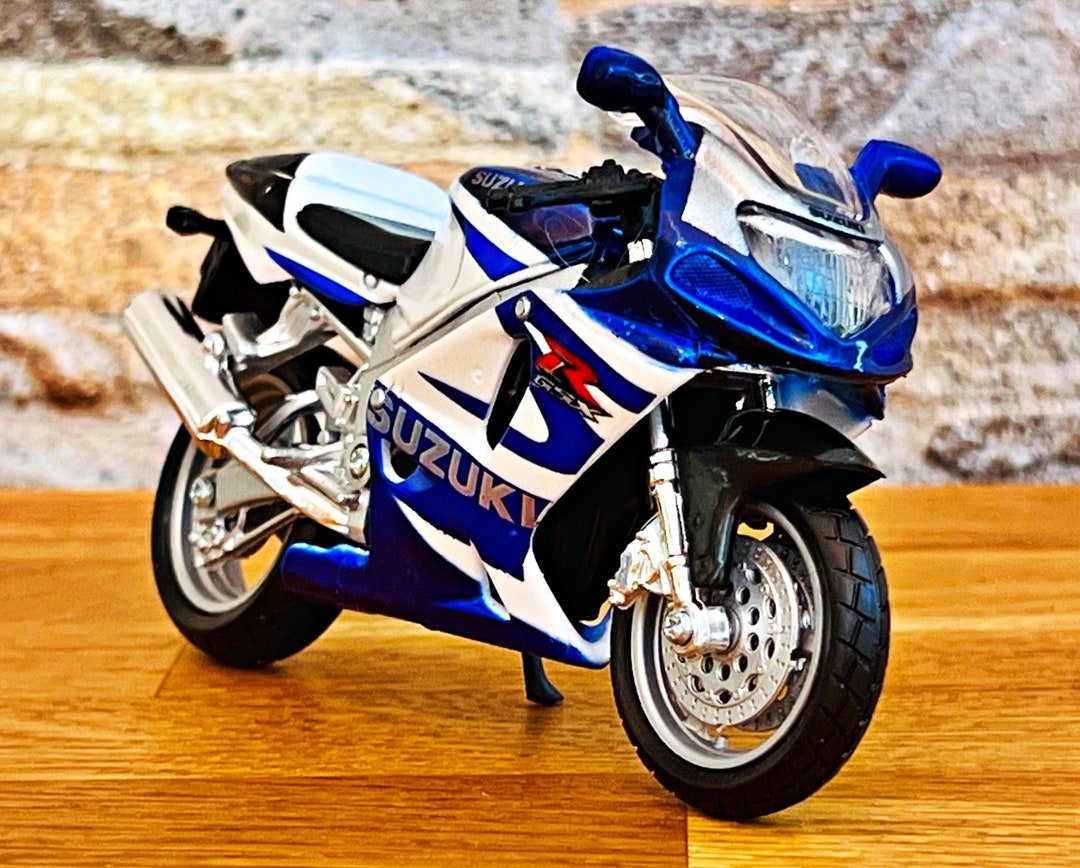 Solido Suzuki 750 GT ミニカー Solido Suzuki 750 GT ミニカー ソリド