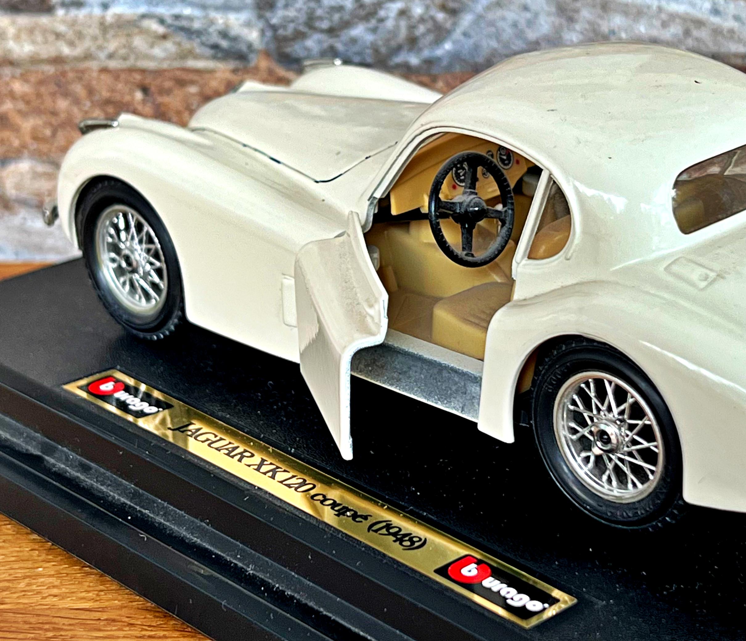 Jaguar XK120 Coupe 1948 | Vintage Model Car | Scale 1/24 Diecast