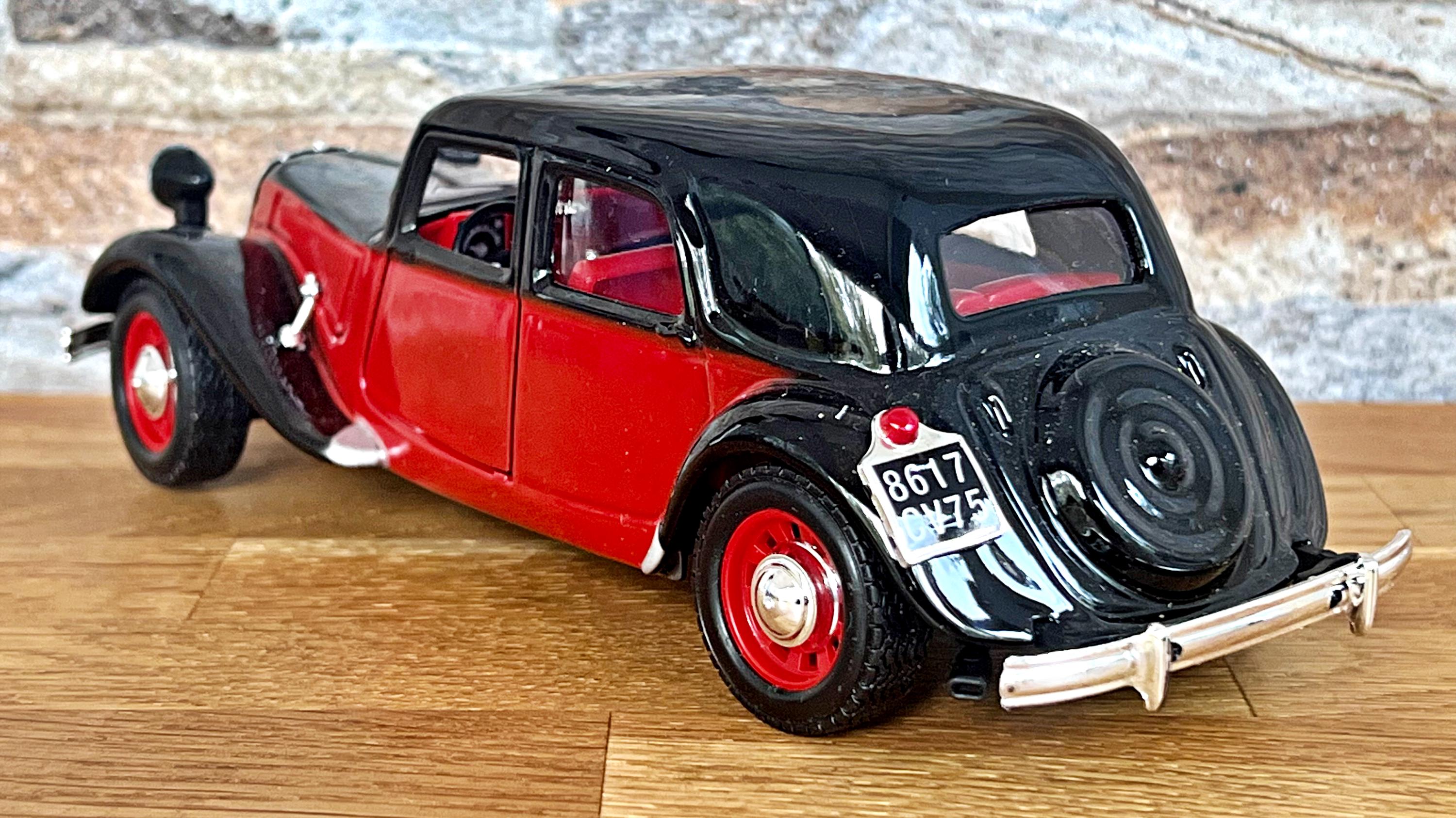 Citroën Traction 15cv TA 1938 CITROEN 15 CV TA Black 1/24 Diecast Car Model by