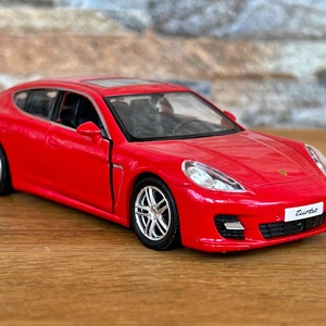 Porsche Panamera Turbo | Miniatuurauto | Modelauto | Modelauto op schaal 1/36 | Gegoten model | Collectie-item | Miniaturen van auto | Porsche