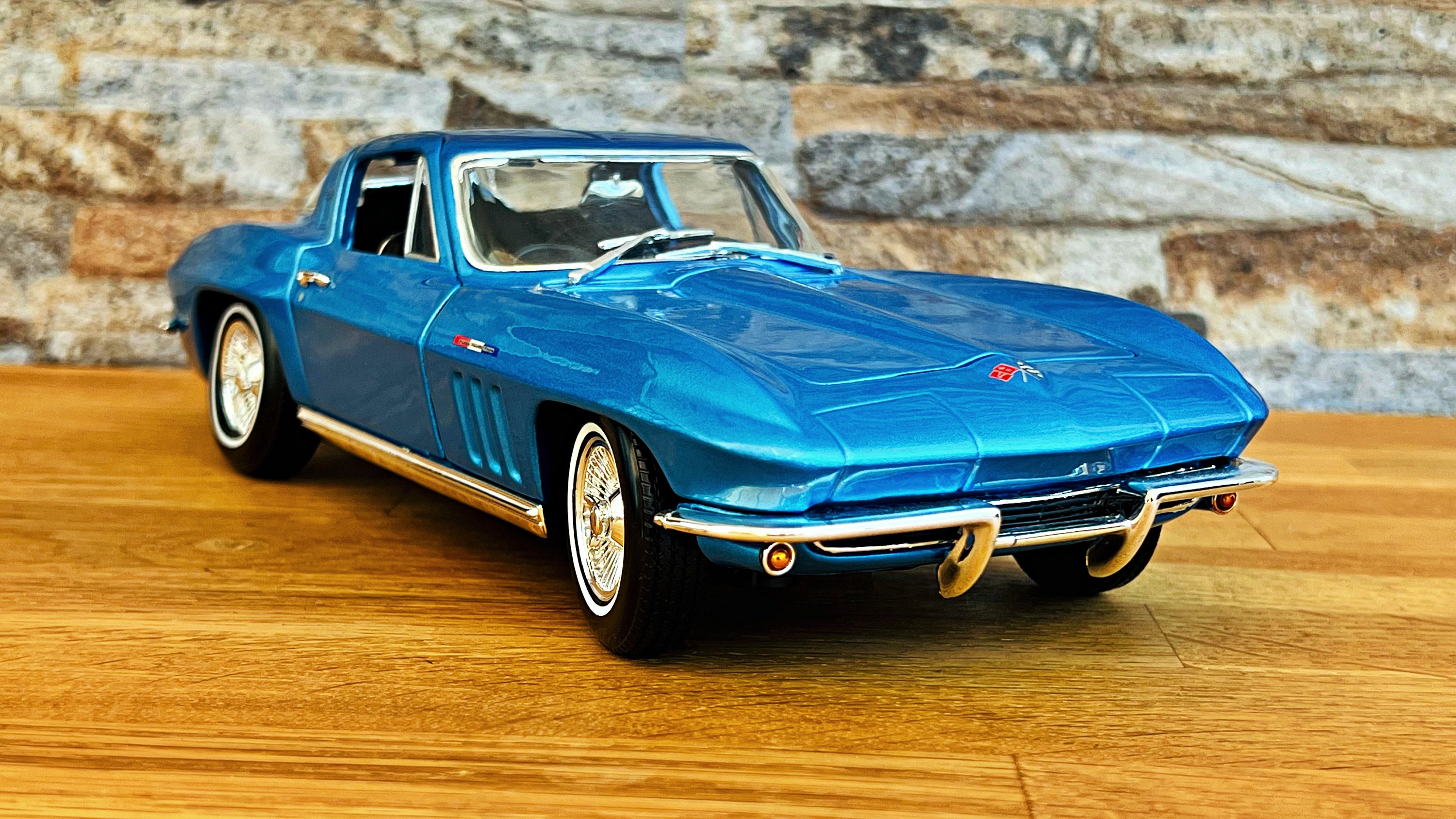 Chevrolet Corvette 1965 | Vintage Model Car | 1/18 Scale Model Car