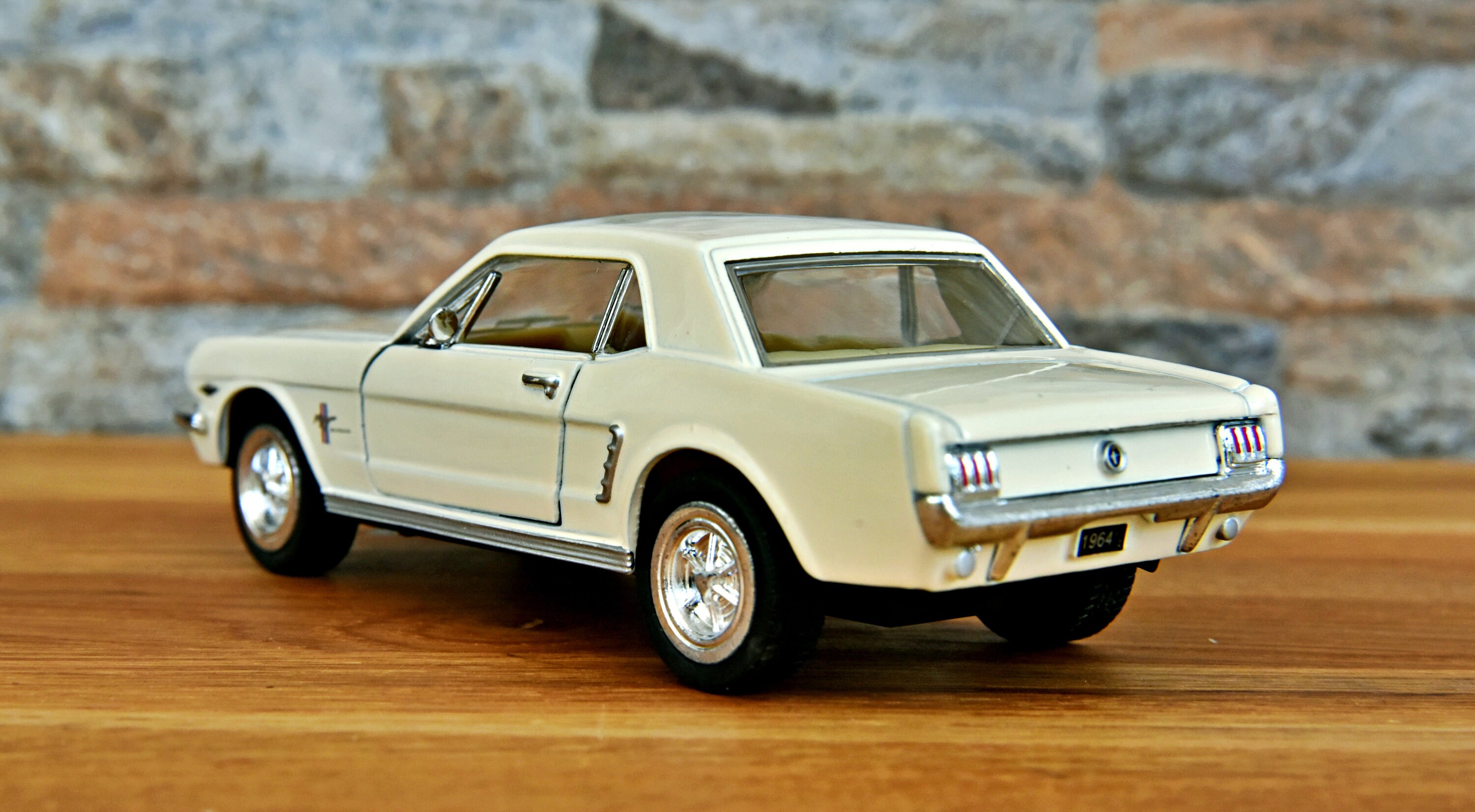 Ford Mustang 1/2 1964 | Vintage Model Car | 1/36 Diecast Car