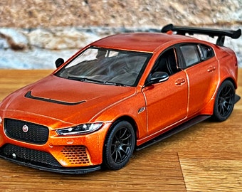 ジャガー XE SV プロジェクト 8 | モデルカー | ダイキャストカー | 1