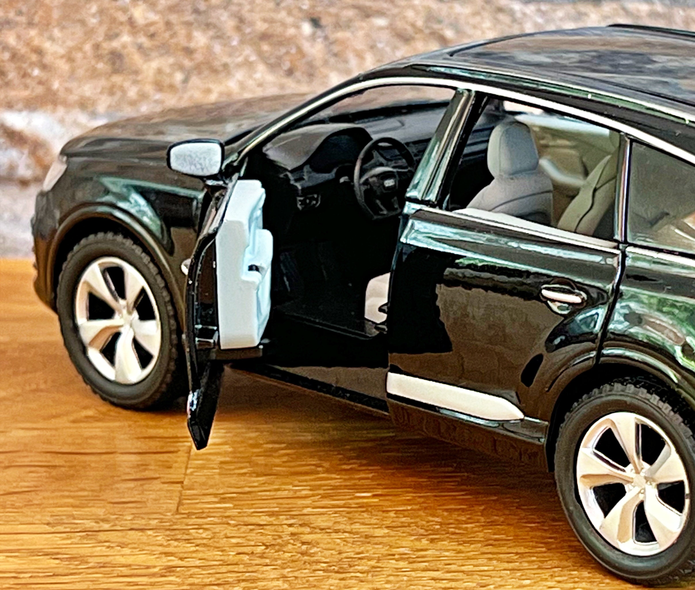 Amazon | ミニチャンプス アウディ Q7 2015 1/18 ミニカー
