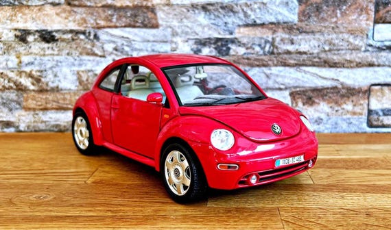 Volkswagen New Beetle 1998 | Vintage Model Car | 1/18 Scale Model