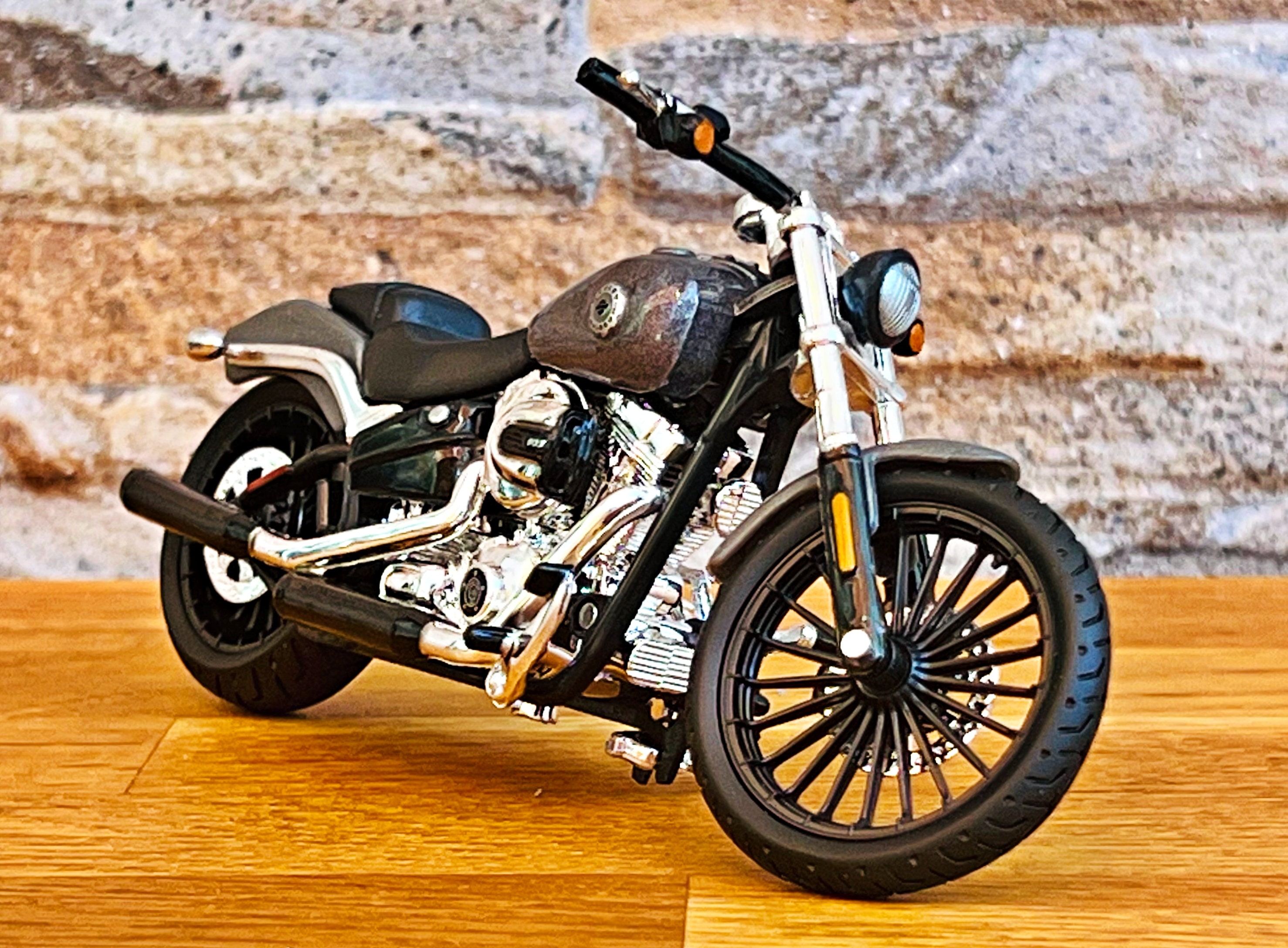 Harley Davidson オートバイ 模型 Harley Davidson 2016 Breakout, Scale 1/18 Model Motorcycle, 1/18