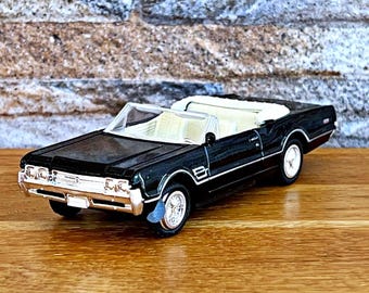 1966 オールズモビル 4-4-2 | ダイキャストカー | モデルカー | 1/43