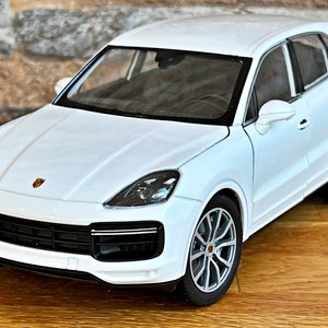 Porsche Cayenne Turbo | Model Car | 1/24 Diecast car | Car Model | 1:24 Scale model car | Collection  item | Die cast model | Porsche