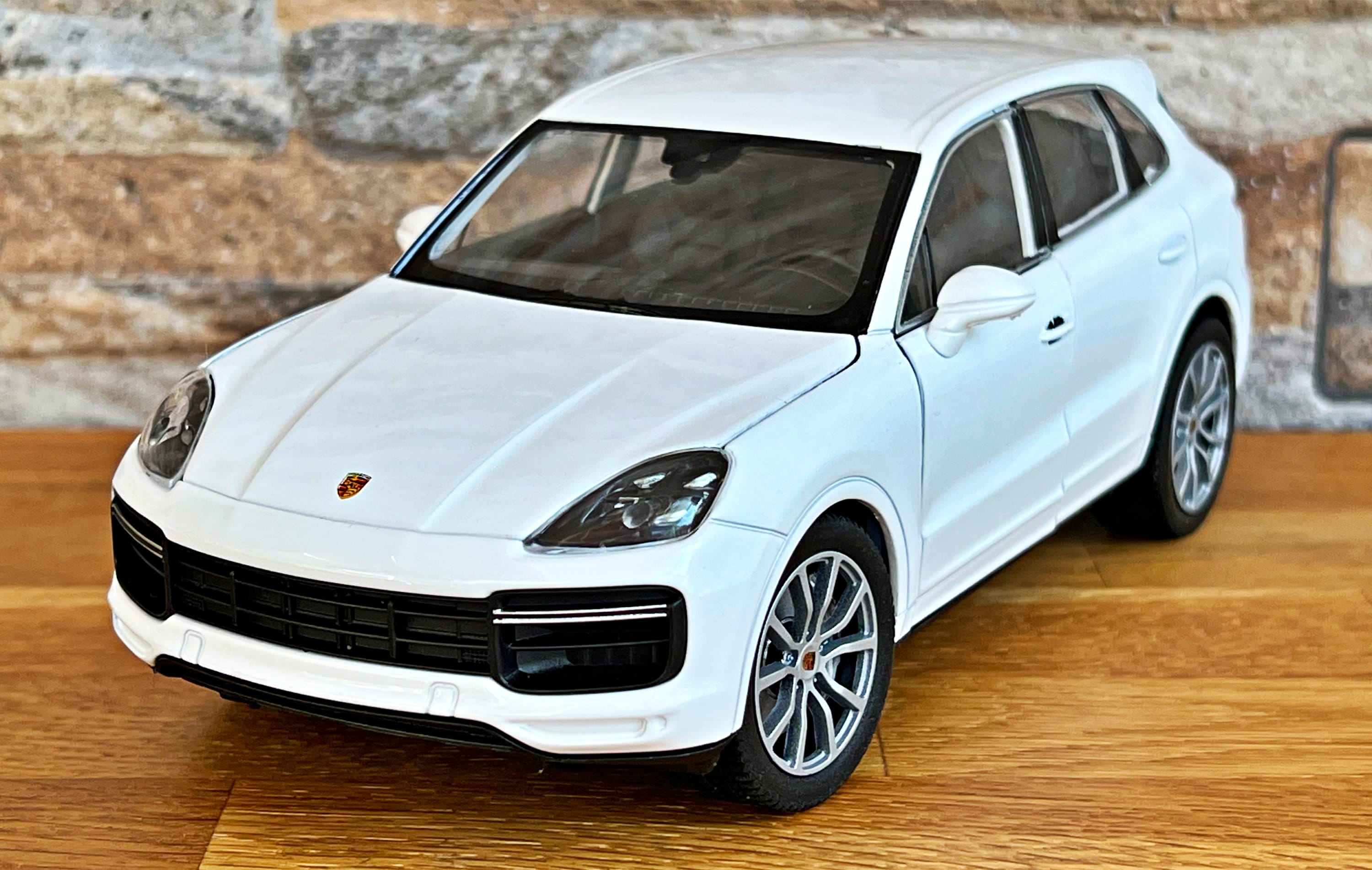 Scale Model Collector Car 1:24 for Porsche Cayenne Turbo SUV Metal Diecas  Car Model Miniature Car Birthday Present Souvenir Miniatures Diecast