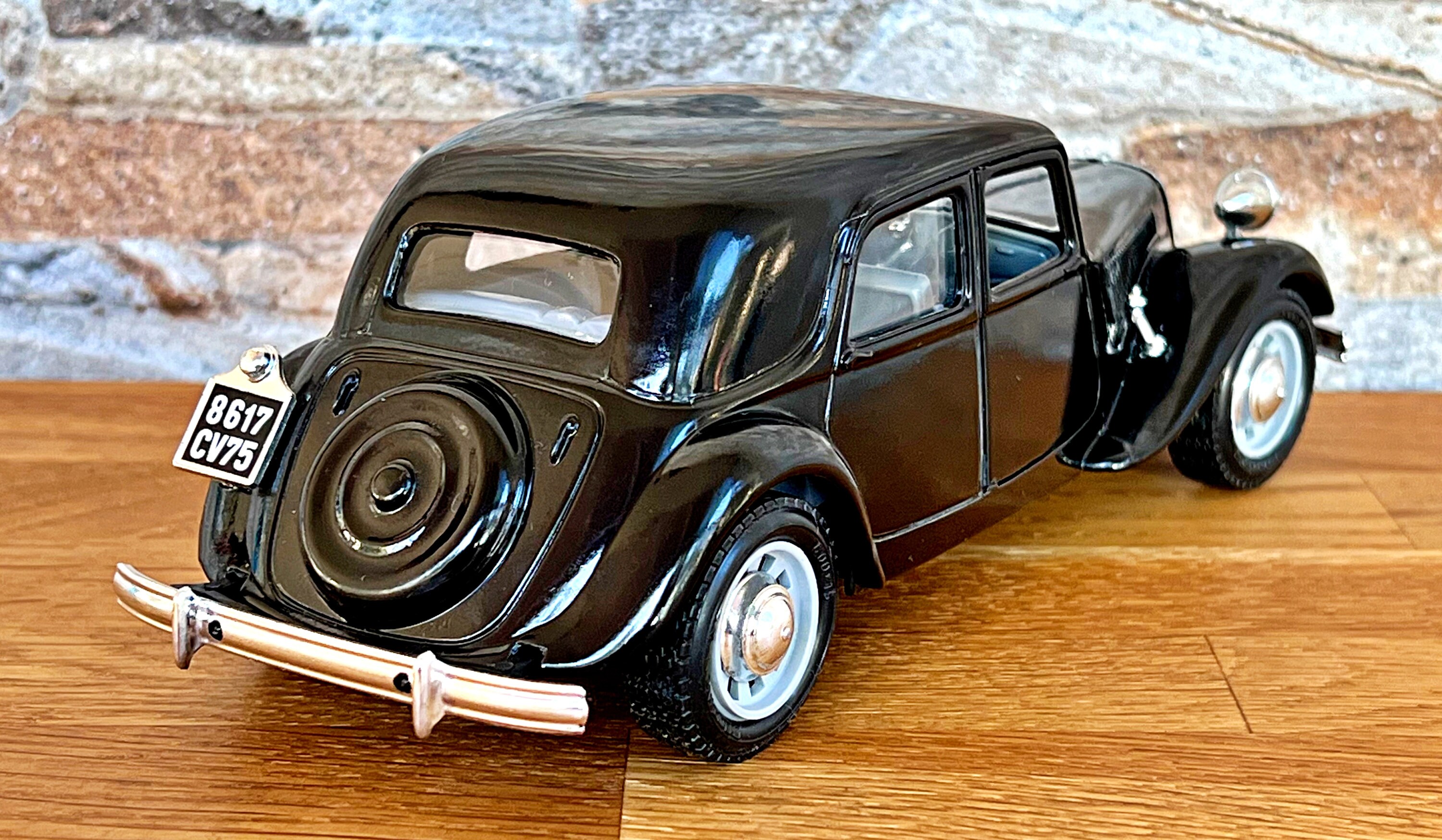 Citroen 15 CV TA 1938 | Vintage Model Car | Scale 1/24 Diecast Car