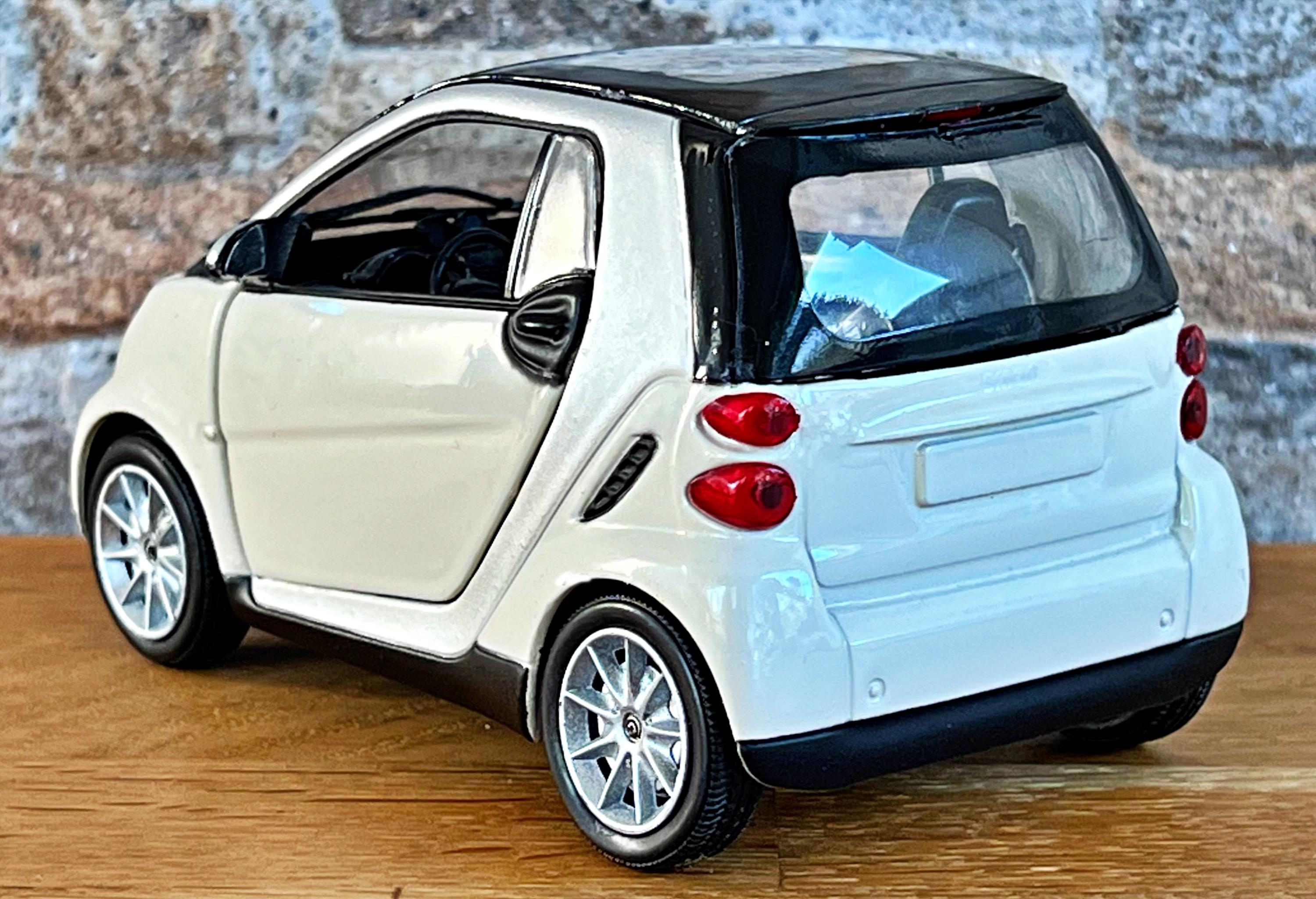 Smart Fortwo | Model Car | Diecast Car | 1:24 Scale Model Car