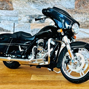 Harley Davidson 2015 Street Glide , scale 1/12 Diecast Model motorcycle, 1/12 die cast, model motorcycle, Harley Diecast Motorcycle