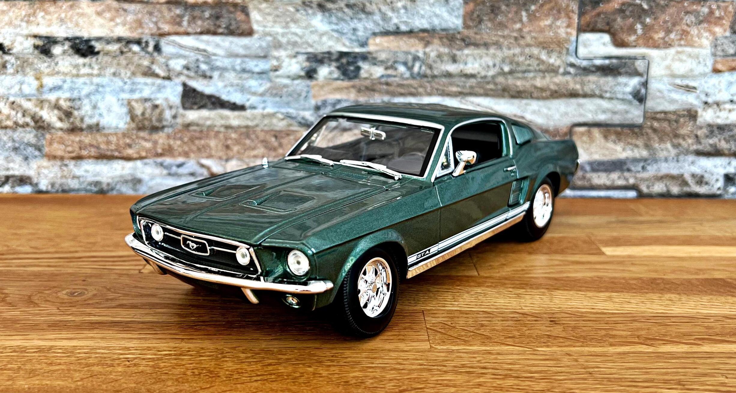 マイスト　1/18 1967 Ford Mustang GTA Fastback マイスト ミニカー Ford 1967 Mustang GTA Fastback red 1/18 MAISTO