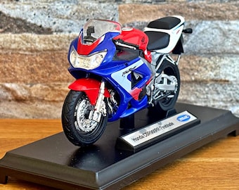 Honda CBR1100XX, Scale 1/18 Diecast Model Motorcycle, 1/18 Die