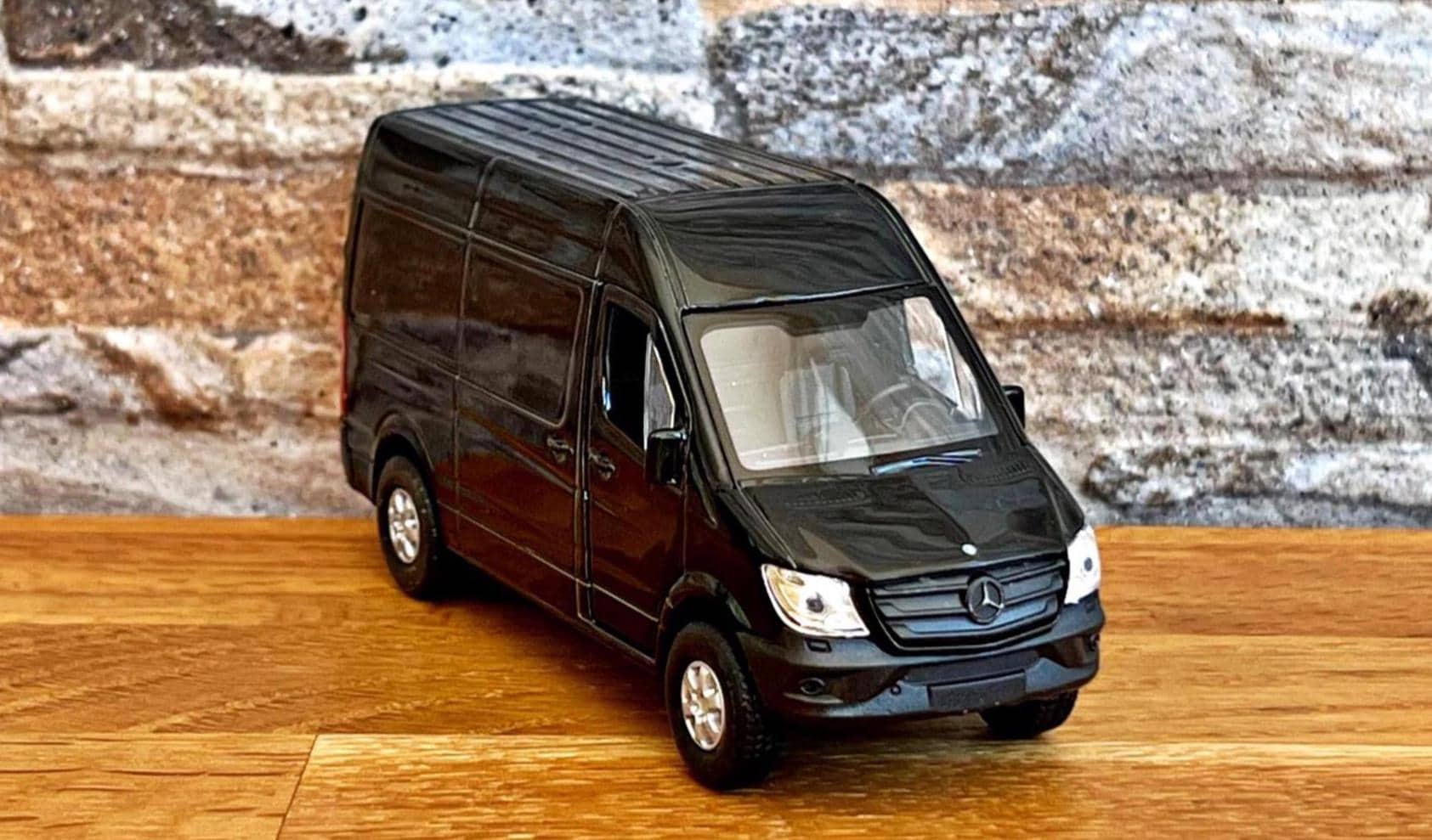 Kovinski avtomobil Mercedes Benz Sprinter DHL Kovinski avtomobil Mercedes Benz Sprinter DHL