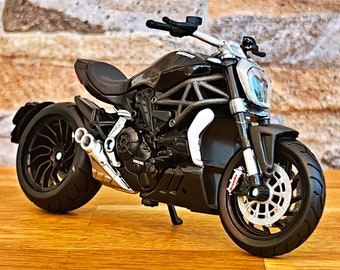 Ducati XDiavel S Motorcycle, scale 1/18 Model motorcycle, diecast motorcycle, 1/18 die cast, Diecast model motorcycle, Ducati