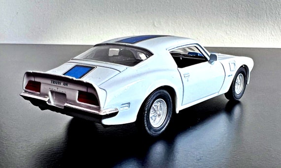 ミニカー WELLY 1972 Pontiac Firebird Trans Am 1972 Pontiac Firebird Trans Am White 1/24 Diecast Model Car