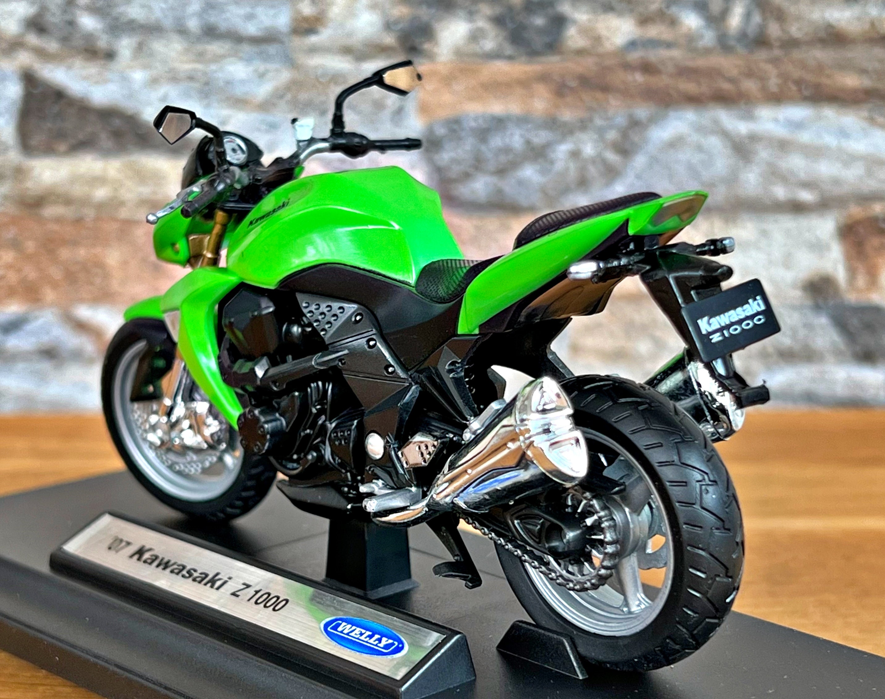 Kawasaki Z 1000 , Scale 1/18 Diecast Model Motorcycle, 1/18 Die