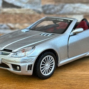 Mercedes Benz SLK 55 Amg Cabriolet | Model car | scale 1/24 Diecast car | Mercedes SLK 55 AMG | Collectible item | Mercedes Benz Die cast