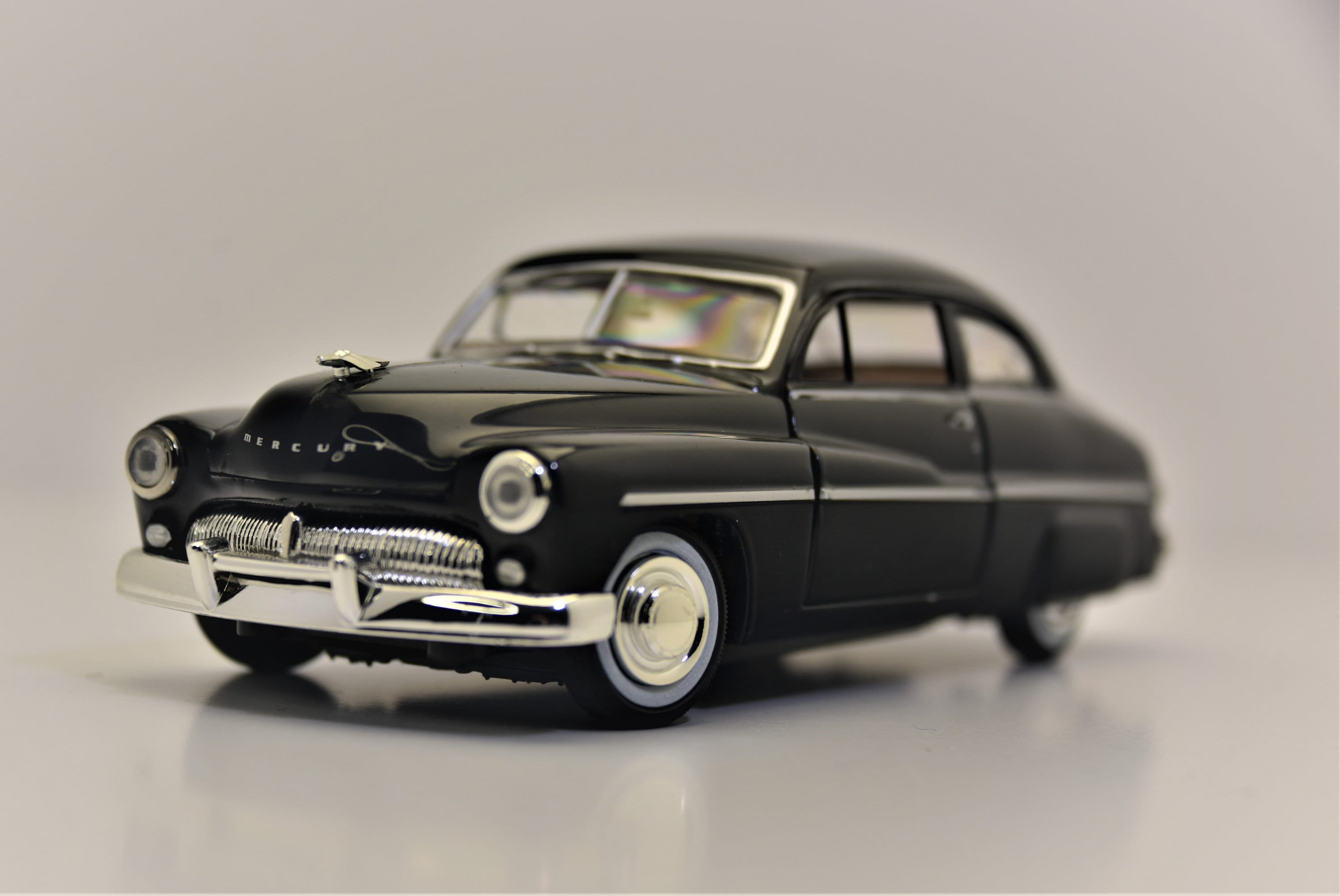 Auto World 1949 マーキュリーエイトクーペ 1:18スケール 凝らす