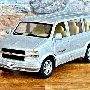 Chevrolet Astro Van 2001 , Scale 1/38 Model Car, Collection Item