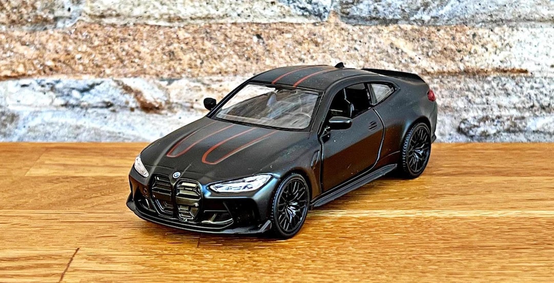 1:36 BMW M4 CSL Sport Car Pressofuso in lega Modello di auto giocattolo con tirare indietro per i regali dei bambini Collezione di giocattoli D163  26