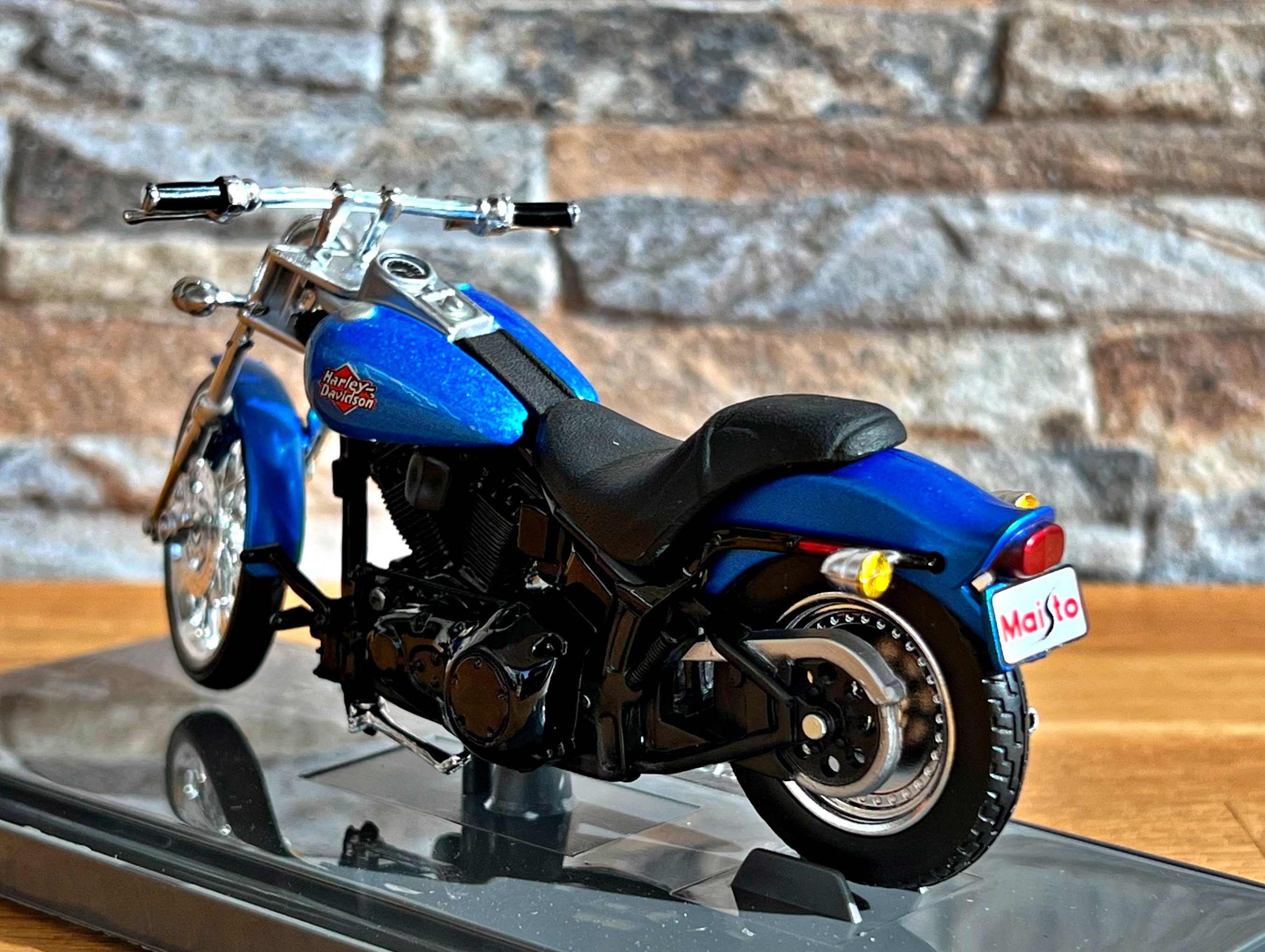 Harley Davidson 2002 FXSTB Night Train , Motorcycle Model, Scale 1