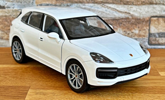 ポルシェ カイエン ターボ | モデルカー | 1/24 ダイキャストカー