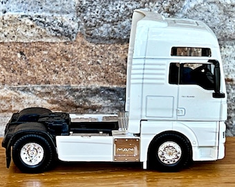 MAN TGX XXL | Diecast Car | Model Car | 1/64 Scale Model Truck