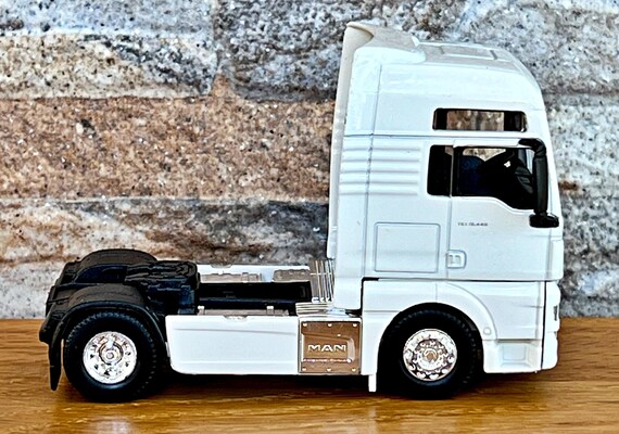 MAN TGX XXL | Diecast Car | Model Car | 1/64 Scale Model Truck