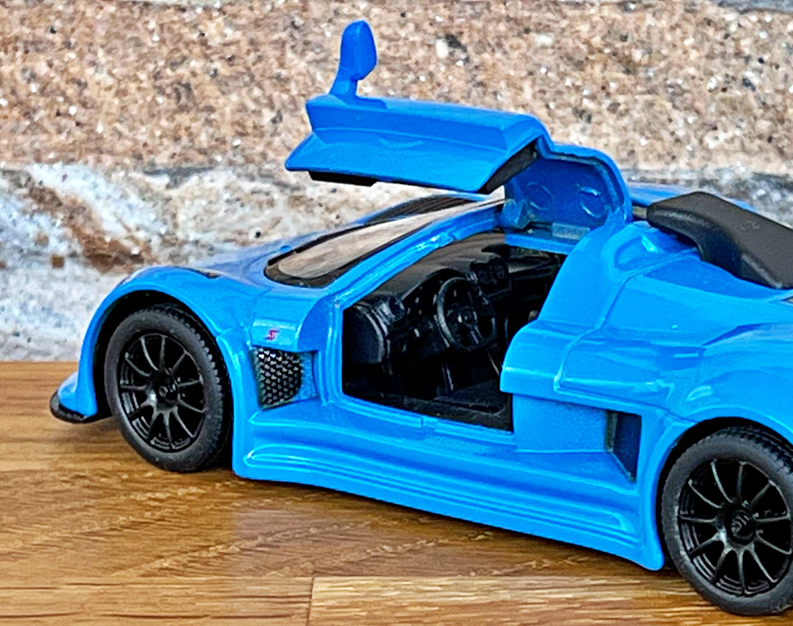 APOLLO ワンオフ 2010 Gumpert Apollo Sport Scale 1/36 white diecast Pull-back